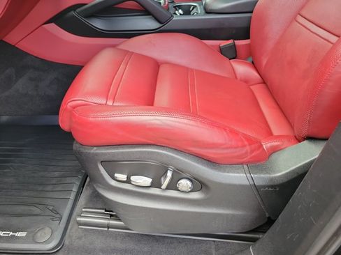 Used 2019 Porsche Cayenne AWD/4WD image 6
