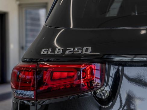 Used 2023 Mercedes-Benz GLB 250 4MATIC image 22