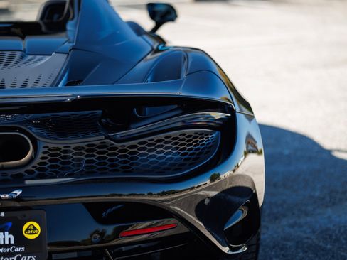 Used 2024 McLaren 750S Spider image 32