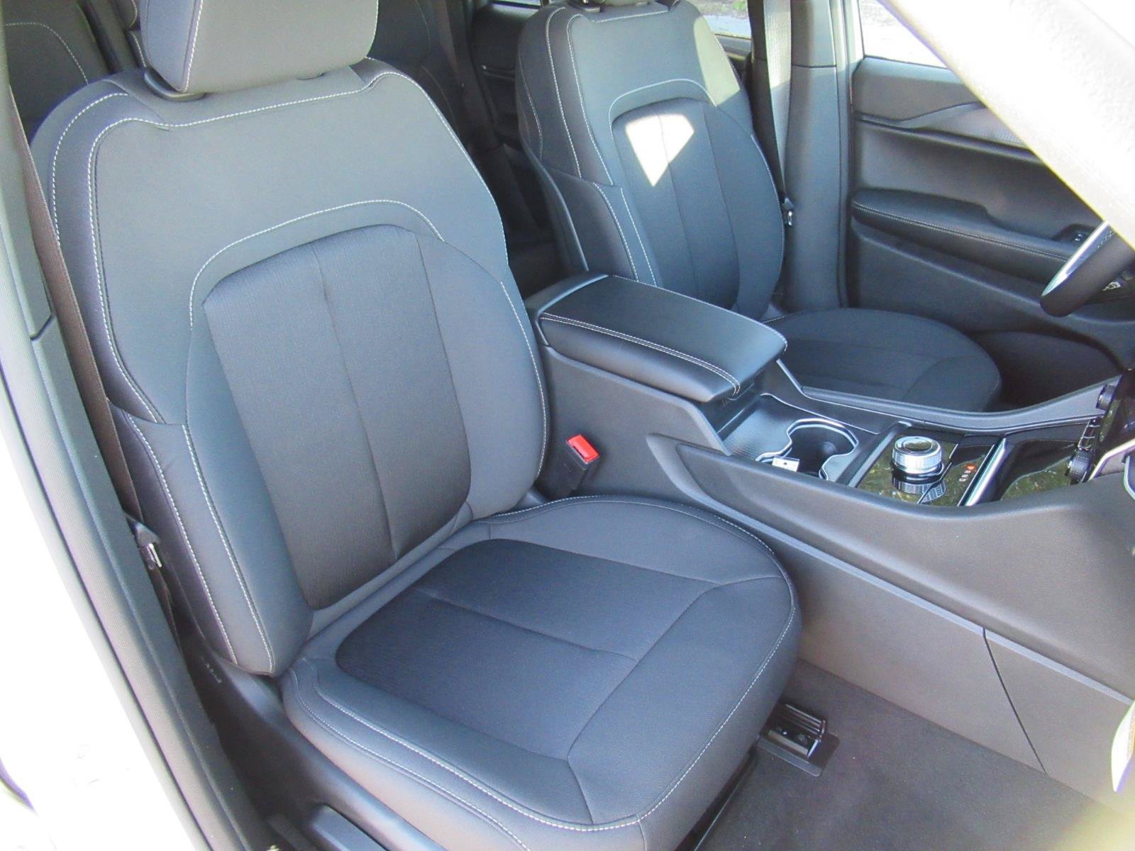 New 2027 Jeep Grand Cherokee Laredo RWD image 9