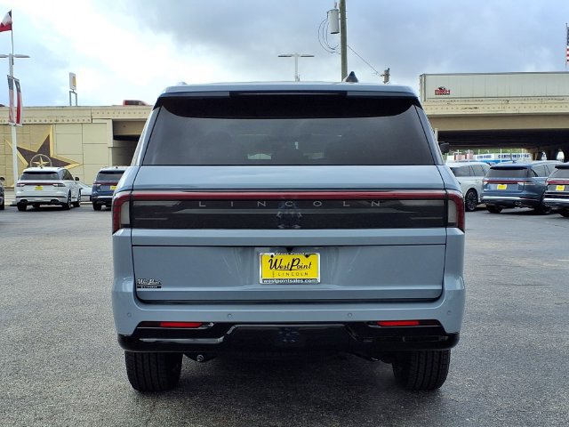 New 2026 Lincoln Navigator Premiere AWD/4WD image 5