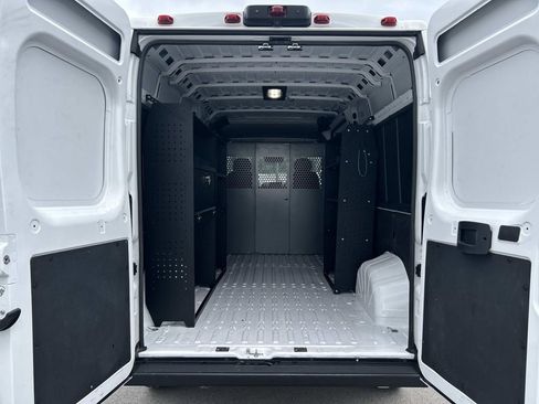 Used 2024 RAM ProMaster 2500 w/ Convenience Group FWD image 17