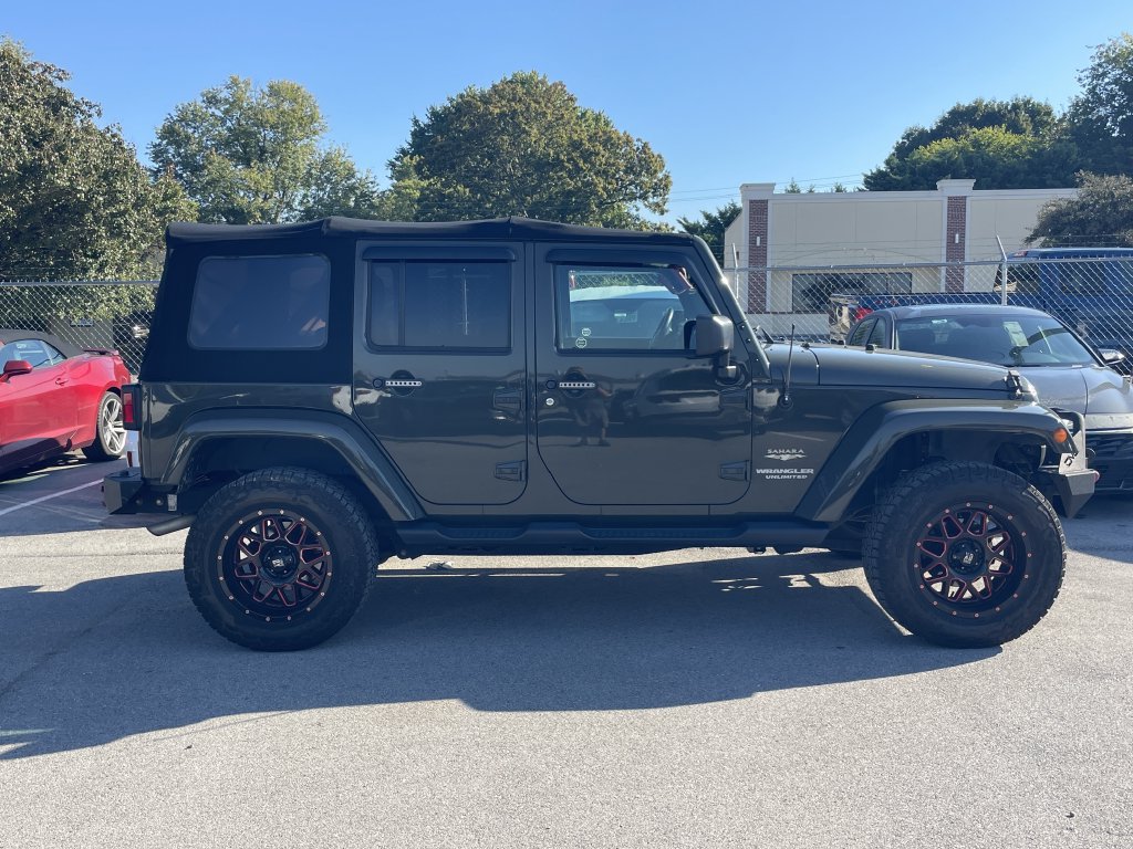 Used 2015 Jeep Wrangler Unlimited Sahara w/ Dual Top Group AWD/4WD image 9