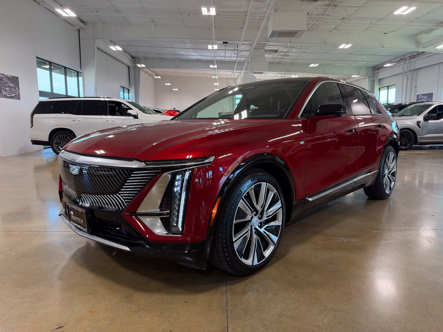 Used 2024 Cadillac Lyriq Luxury w/ LPO, Floor Liner Package AWD/4WD image 3