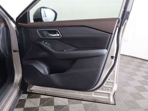 Used 2023 Nissan Rogue Platinum image 23