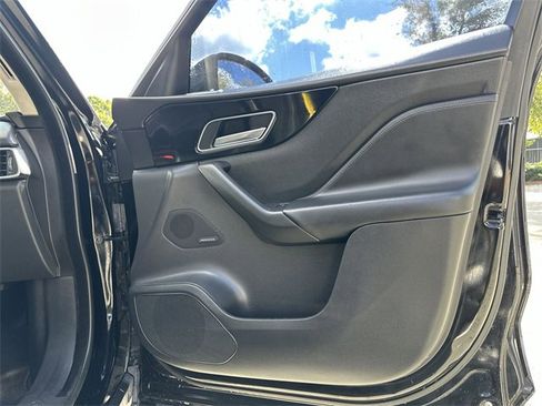 Used 2020 Jaguar F-PACE image 25
