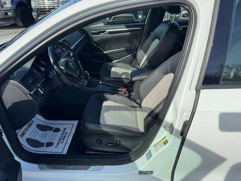 Used 2018 Volkswagen Passat 3.6 image 10