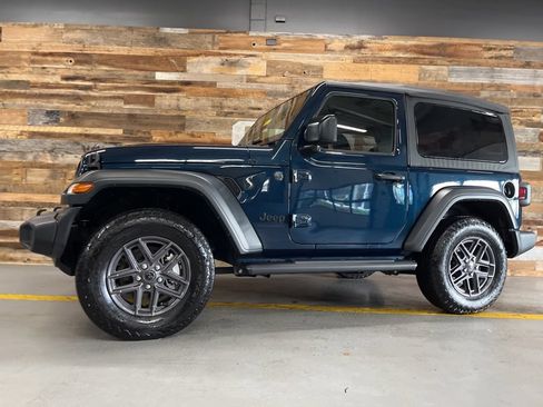 Used 2025 Jeep Wrangler Sport AWD/4WD image 46