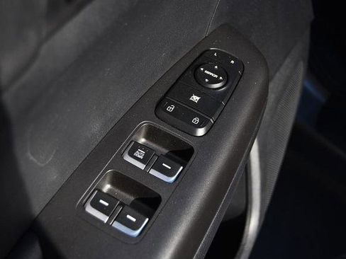 Used 2019 Kia Sportage LX image 9