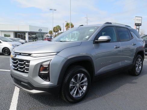 Used 2025 Chevrolet Equinox LT w/ Convenience Package II image 8