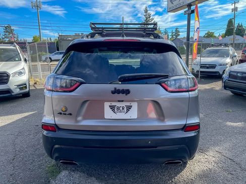 Used 2019 Jeep Cherokee Latitude Plus AWD/4WD image 9