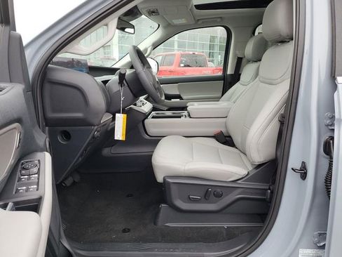 New 2025 Ford Expedition Active image 21