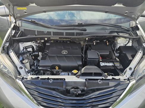 Used 2011 Toyota Sienna SE image 23