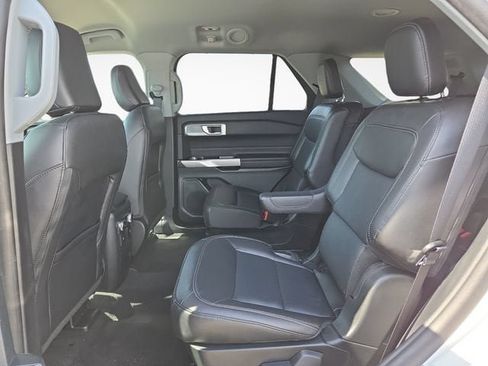 Used 2023 Ford Explorer Limited w/ Equipment Group 301A AWD/4WD image 13