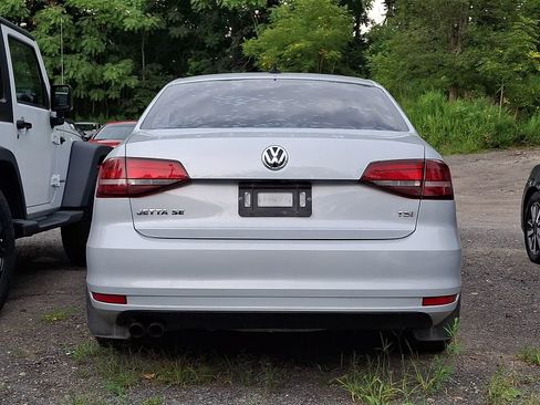 Used 2017 Volkswagen Jetta SE FWD image 6