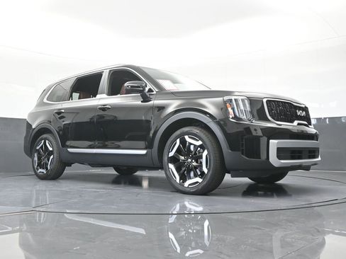 Used 2024 Kia Telluride EX w/ EX Captain's Chair Package FWD image 64