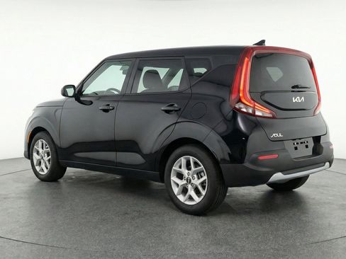 Used 2025 Kia Soul LX w/ LX Technology Package image 6