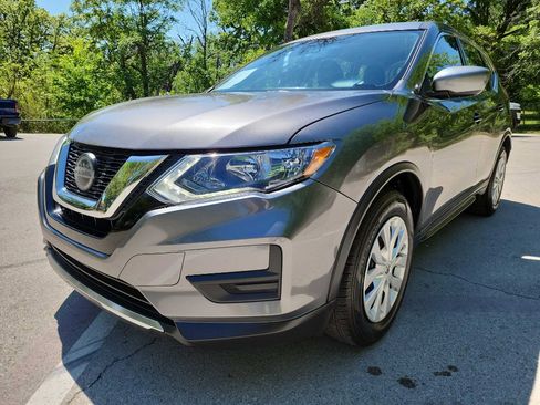 Used 2018 Nissan Rogue S image 3