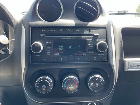 Used 2016 Jeep Compass Latitude FWD image 11