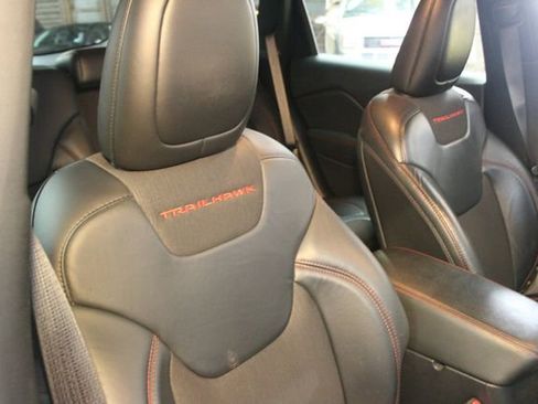 Used 2016 Jeep Cherokee Trailhawk w/ Cold Weather Group image 11