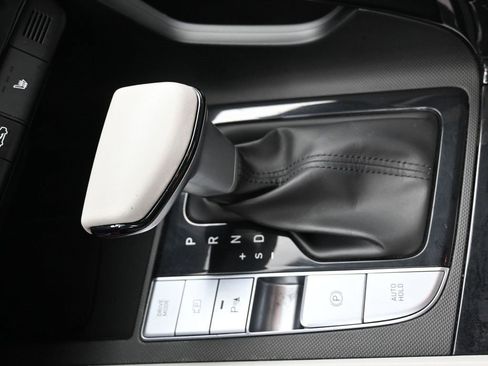 Used 2024 Hyundai Elantra Limited image 18