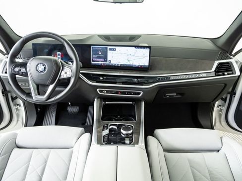 Used 2025 BMW X5 xDrive50e w/ Parking Assistance Package image 16