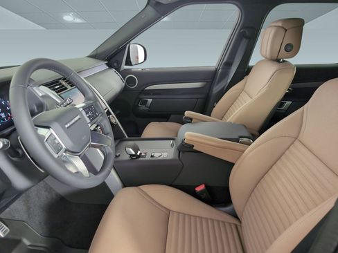 Used 2025 Land Rover Discovery Dynamic SE image 5