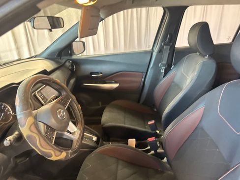 Used 2018 Nissan Kicks SR w/ Exterior Package FWD image 18