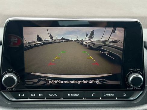 Used 2022 Nissan Rogue SV FWD image 25