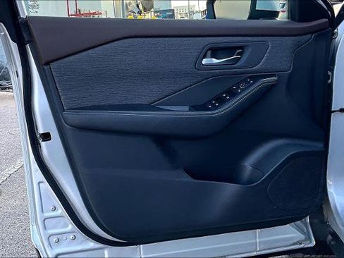 Certified 2023 Nissan Rogue SV image 21