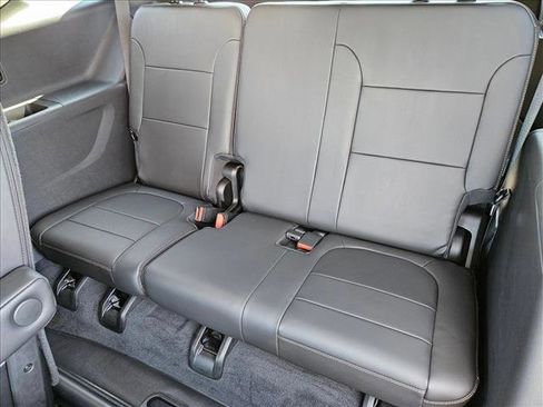 Used 2021 Chevrolet Traverse RS image 17
