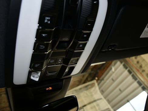 New 2026 Porsche Macan AWD/4WD image 39