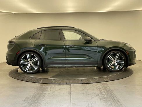 Used 2025 Porsche Macan 4 Electric image 8