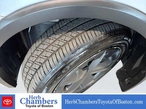 Used 2023 Toyota Prius LE AWD/4WD image 11