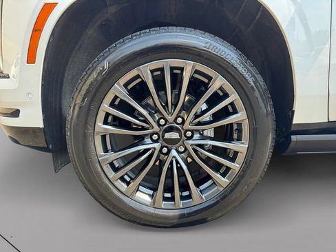 Used 2025 Cadillac Escalade Sport Platinum w/ LPO, Floor Liner Package AWD/4WD image 9