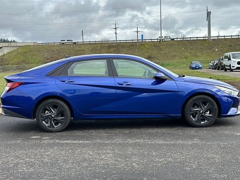 Used 2023 Hyundai Elantra SEL FWD image 2