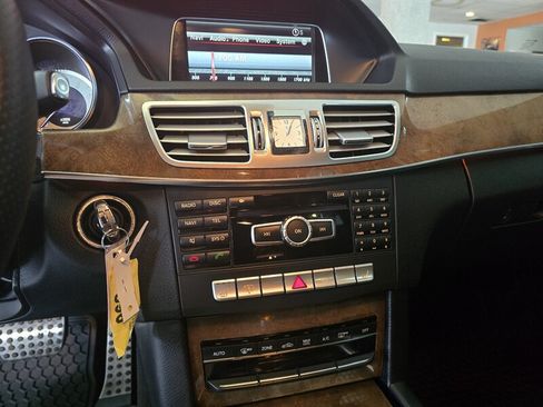 Used 2014 Mercedes-Benz E 350 4MATIC Sedan image 26