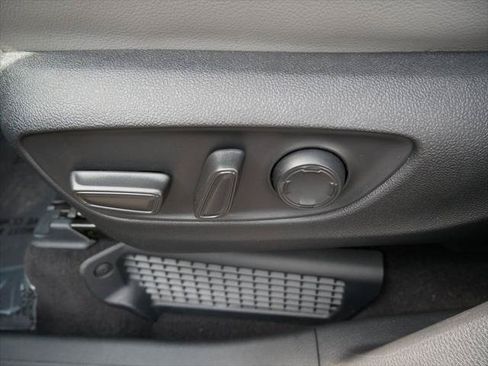 Certified 2025 Toyota Sienna XLE FWD image 13