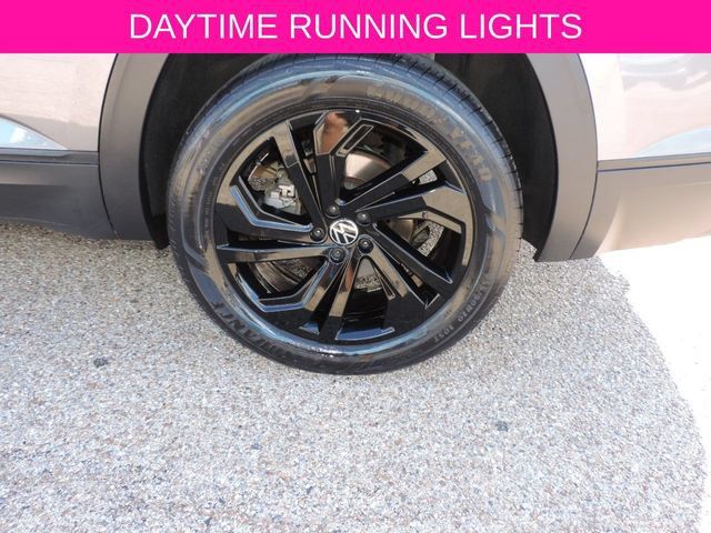 Used 2023 Volkswagen Atlas SE FWD image 11