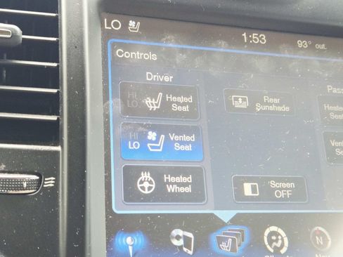 Used 2013 Chrysler 300 C RWD image 17