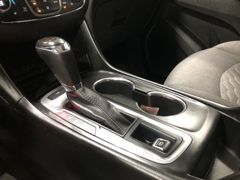 Used 2019 Chevrolet Equinox LT w/ Sun & Navigation Package image 32