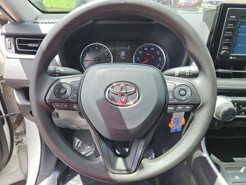 Used 2021 Toyota RAV4 LE FWD image 14