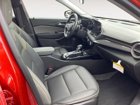 Used 2024 Chevrolet Trax ACTIV FWD image 15