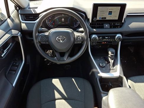Used 2025 Toyota RAV4 XLE image 11
