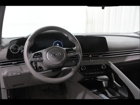 Certified 2023 Hyundai Elantra SEL w/ Convenience Package FWD image 6