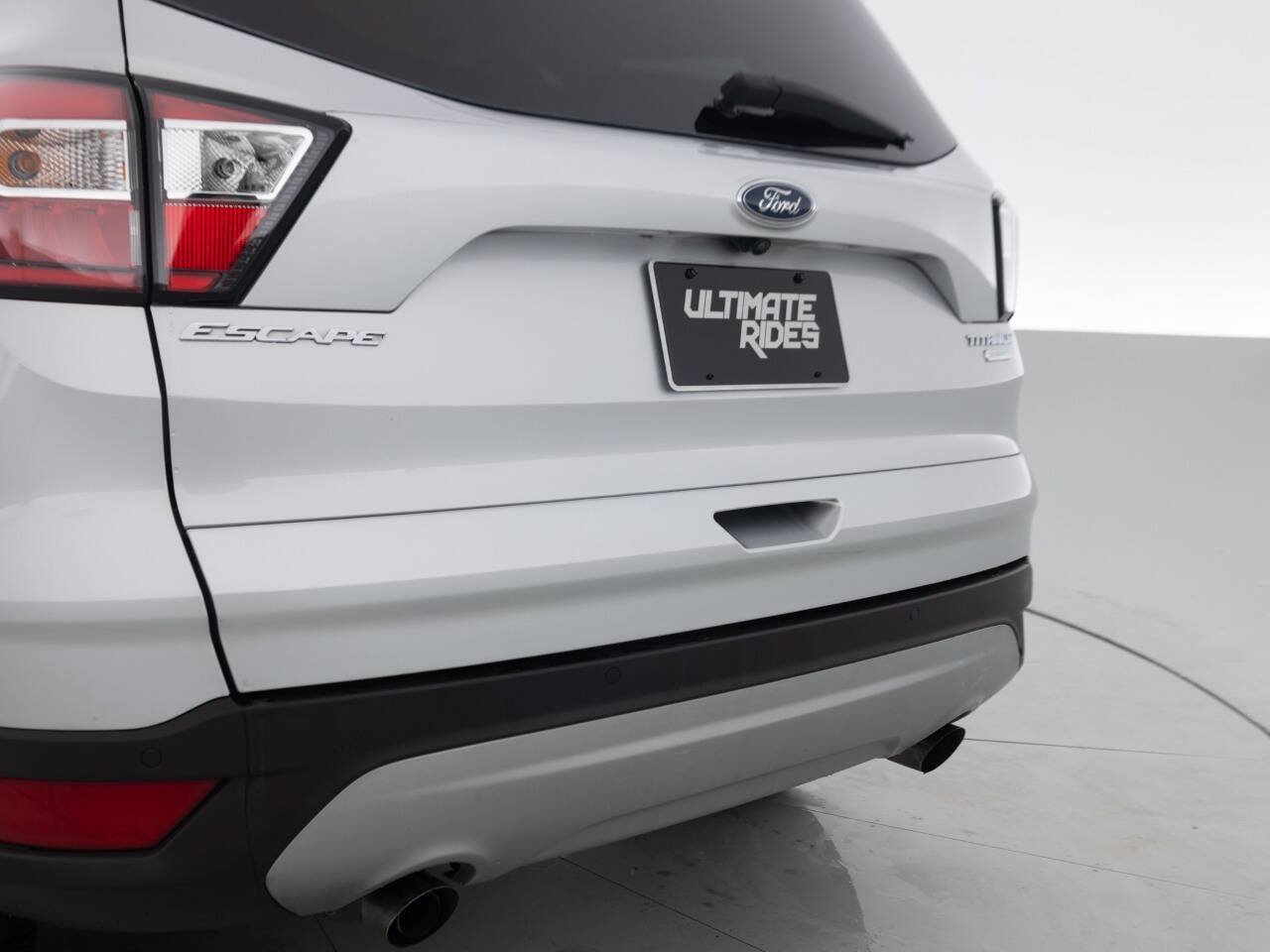 Used 2017 Ford Escape Titanium FWD image 17