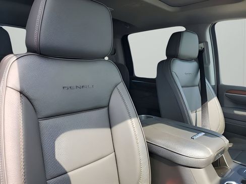 New 2026 GMC Sierra 2500 Denali w/ Denali Reserve Package image 19