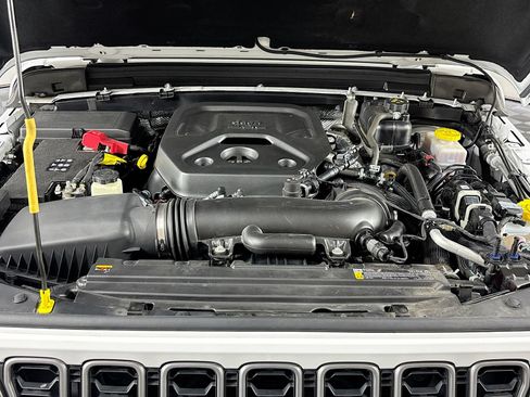 Used 2025 Jeep Wrangler Unlimited Rubicon AWD/4WD image 27