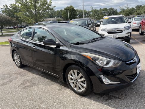 Used 2015 Hyundai Elantra SE w/ Option Group 02 FWD image 3