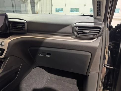 Used 2024 Ford Explorer XLT AWD/4WD image 25